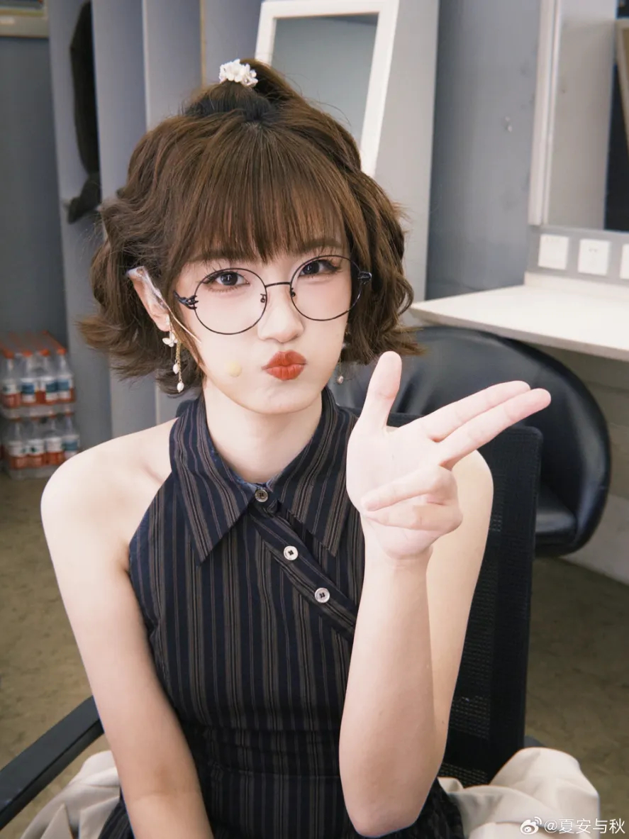 Nữ MC danh tiếng LPL thay đổi ngoại hình khiến fan ngỡ ngàng