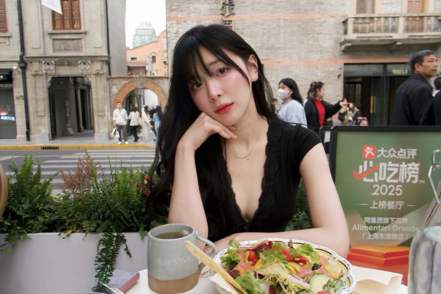 Nữ thần mặt mộc bị fan nam quay xe 