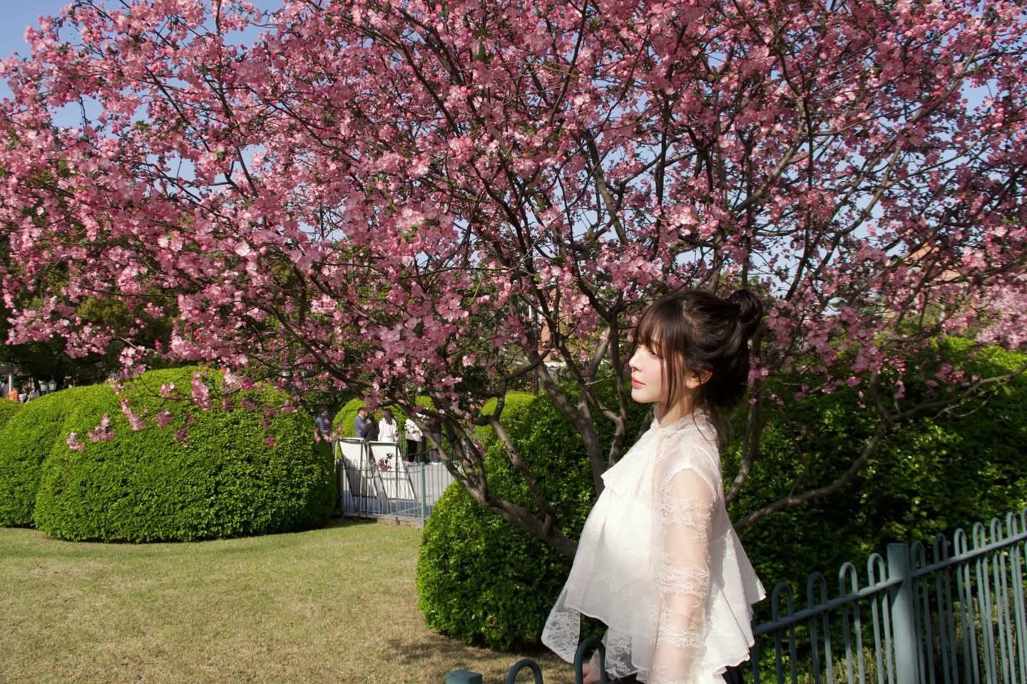 Nữ thần mặt mộc bị fan nam quay xe 