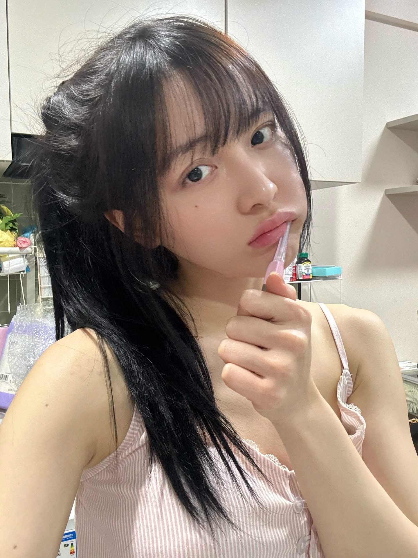 Nữ thần mặt mộc bị fan nam quay xe 