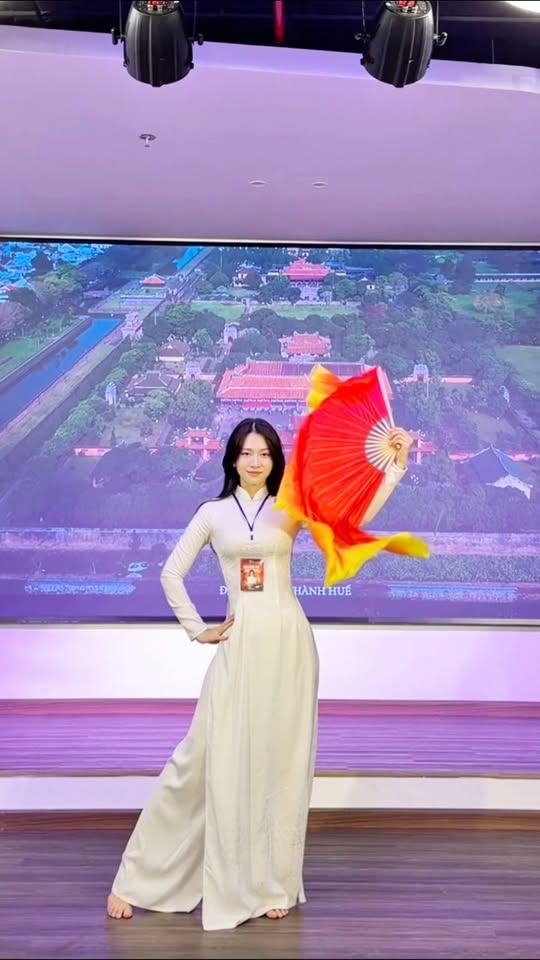 Lê Bống trổ tài 