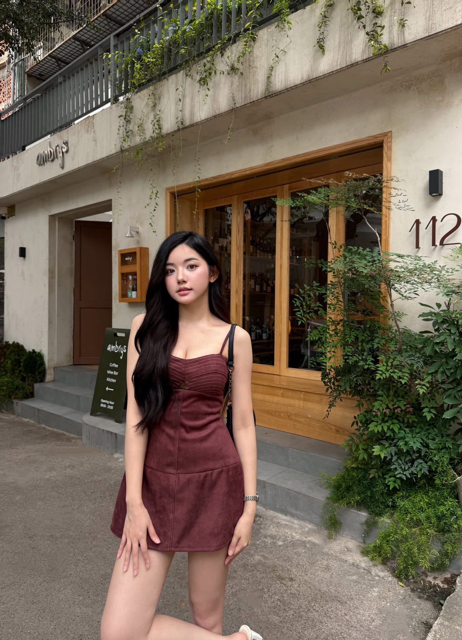 Trầm trồ vóc dáng hotgirl mukbang, ăn thả ga vòng eo vẫn mướt mượt