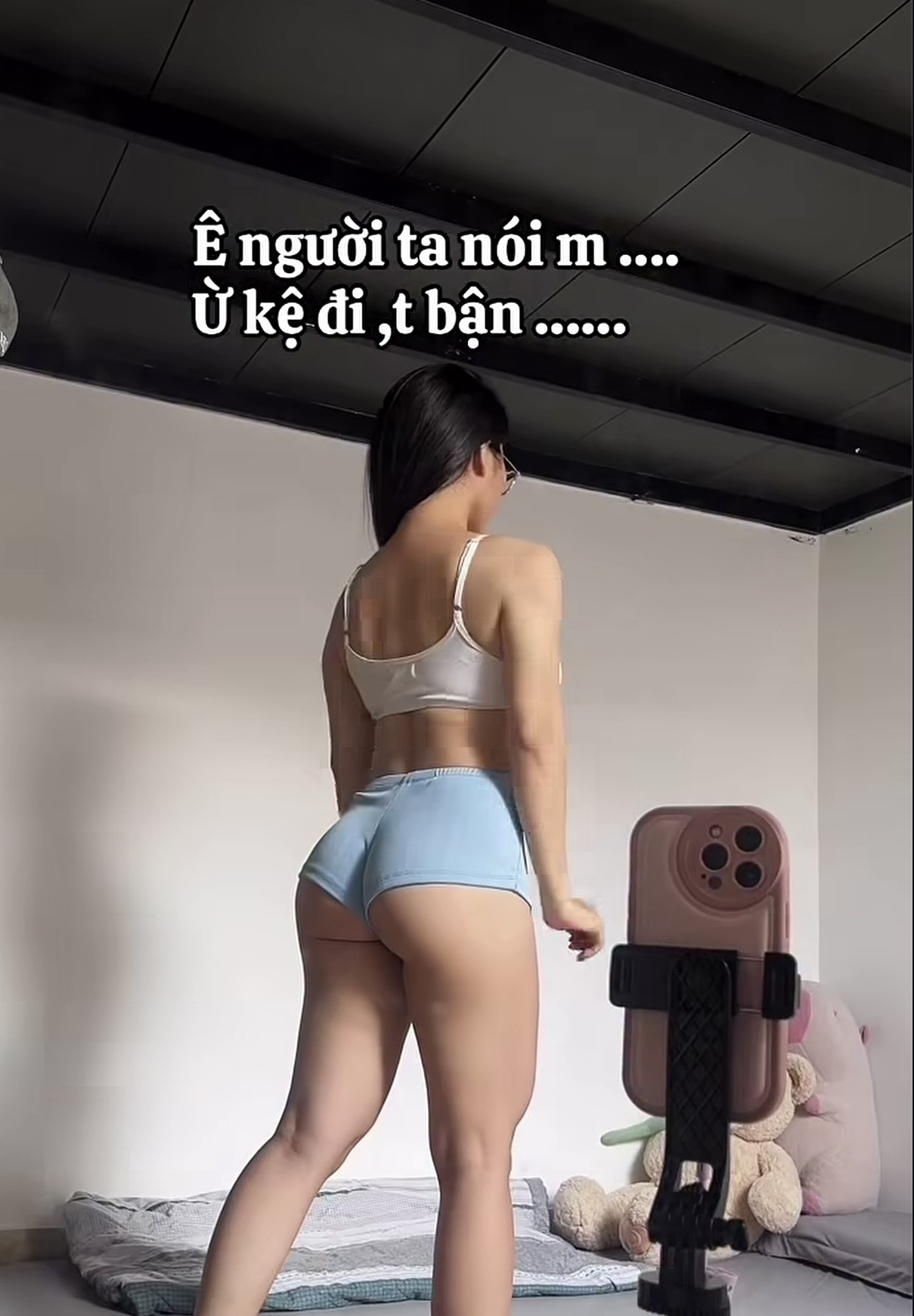 Bị mỉa mai khiếm nhã về vóc dáng, nữ PT gym có màn phản pháo chất lừ