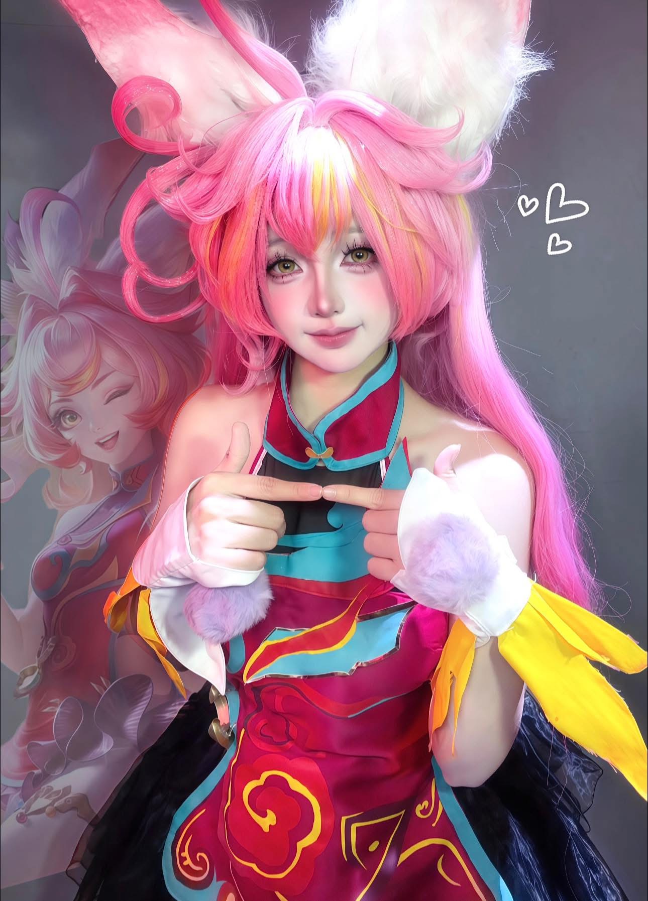 Tái xuất, nữ coser tung ảnh chấn động khiến fan nam 