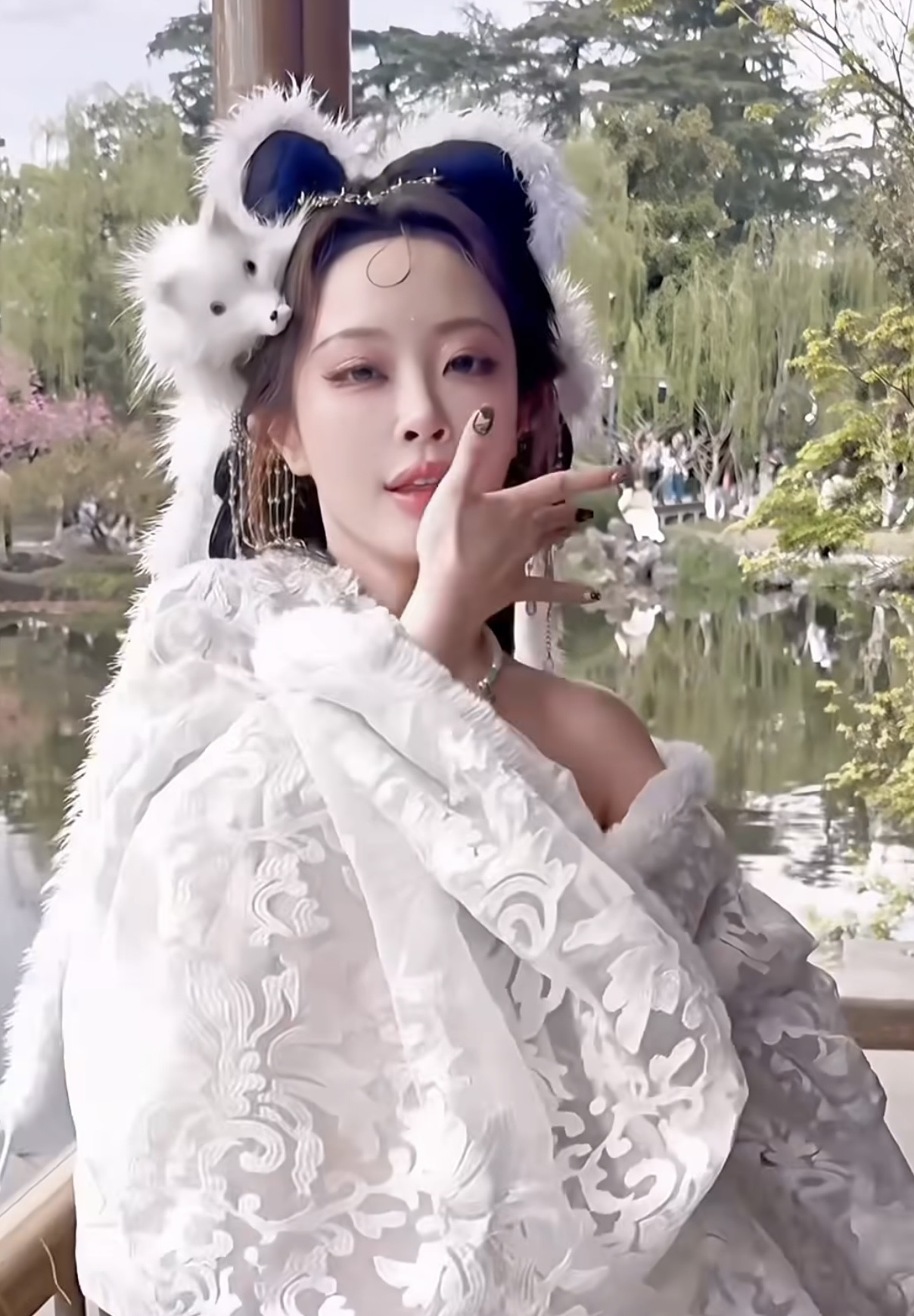 Nhập vai Tiên Cáo rồi thể hiện màn vũ đạo đầy mê hoặc, nữ coser đẹp không tì vết khiến fan lạc lối