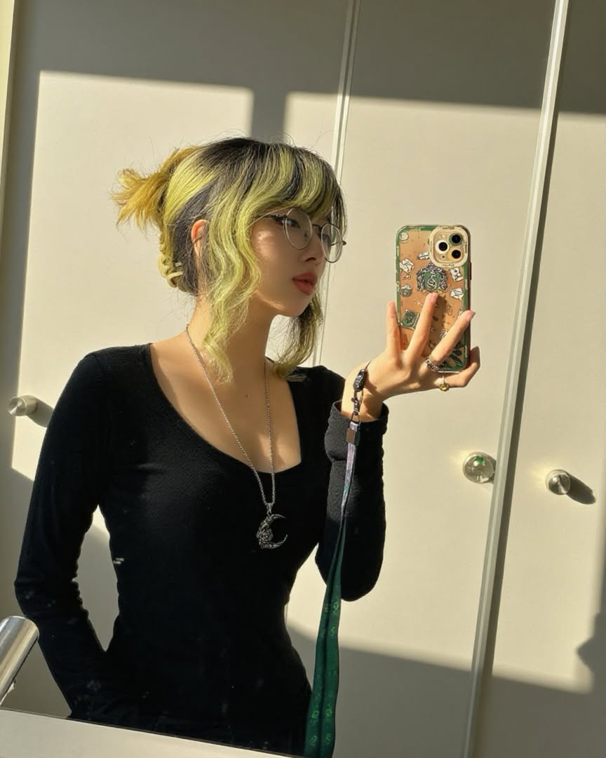 Cựu nữ trọng tài gợi cảm bậc nhất VCS - Mercury Nguyen