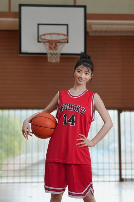 Cosplay nhân vật Slam Dunk, hot girl tân binh thành công nhất gây sốt, fan đua nhau xin 