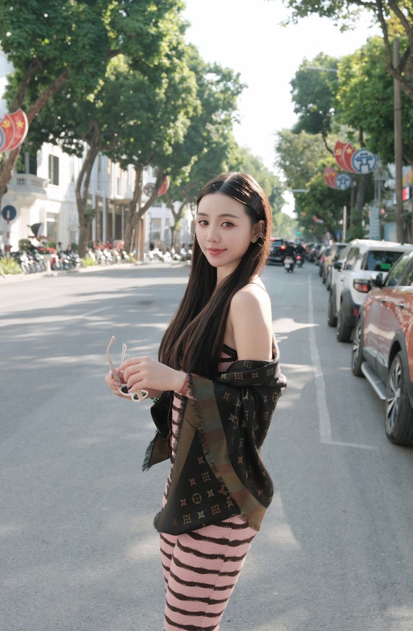 Quỳnh Kool tung video 