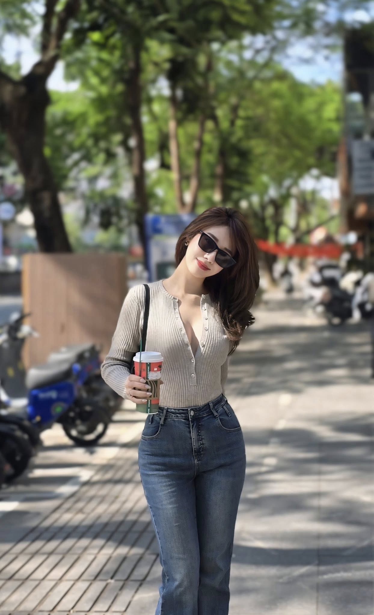 Sau 15 năm, vóc dáng nuột nà của Hà Kim vẫn 