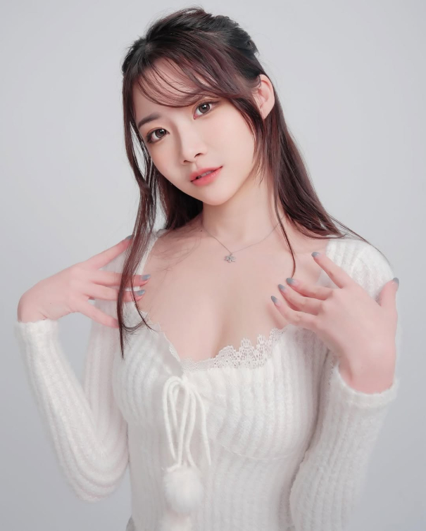 Tự tay phát triển dự án hot girl AI, nữ kỹ sư xinh đẹp bất ngờ nổi như cồn, nhan sắc khiến cộng đồng mạng trầm trồ