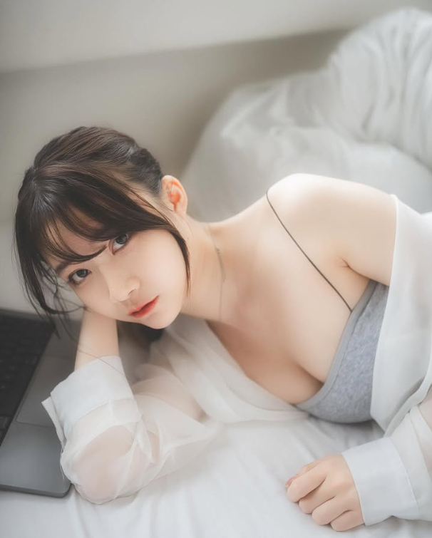 Tự tay phát triển dự án hot girl AI, nữ kỹ sư xinh đẹp bất ngờ nổi như cồn, nhan sắc khiến cộng đồng mạng trầm trồ