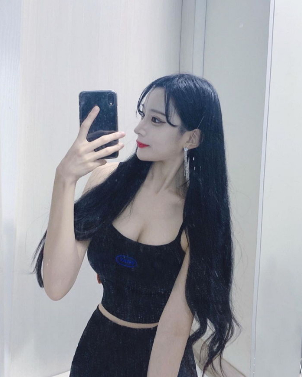 Làm thêm ở quán net, hot girl xinh đẹp khiến lượng khách tăng vọt, visual như búp bê