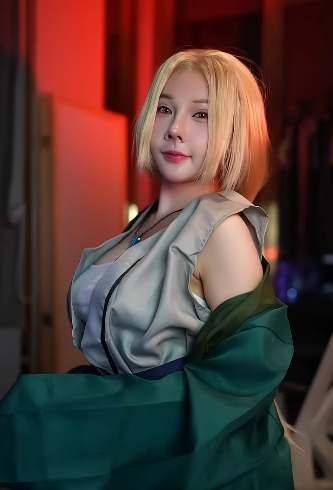 Cosplay Tsunade chuẩn 