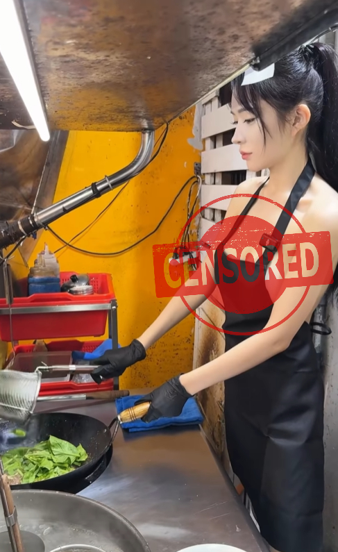 Ăn mặc phản cảm đứng bán 