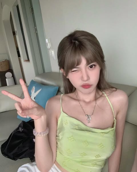 Phát ra âm thanh phấn khích giữa đêm cô nàng streamer “muối mặt” với hàng xóm