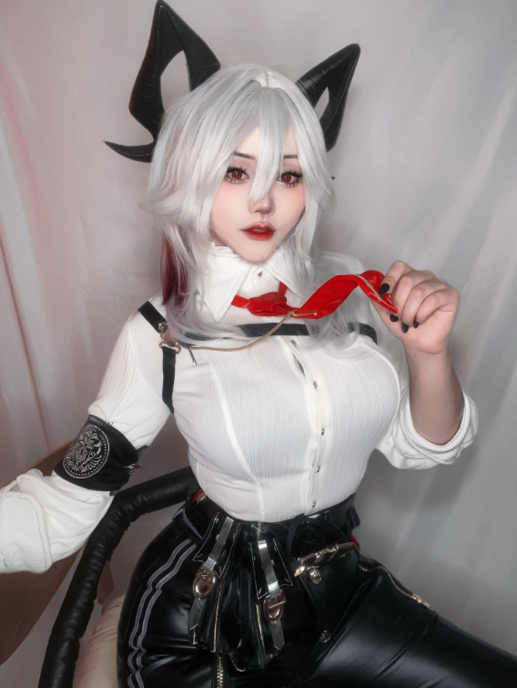 Cosplay nhân vật của game bom tấn vừa ra mắt, nàng hot girl gây bão mạng, nhận vô số lời khen