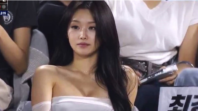 Xuất hiện hot girl 