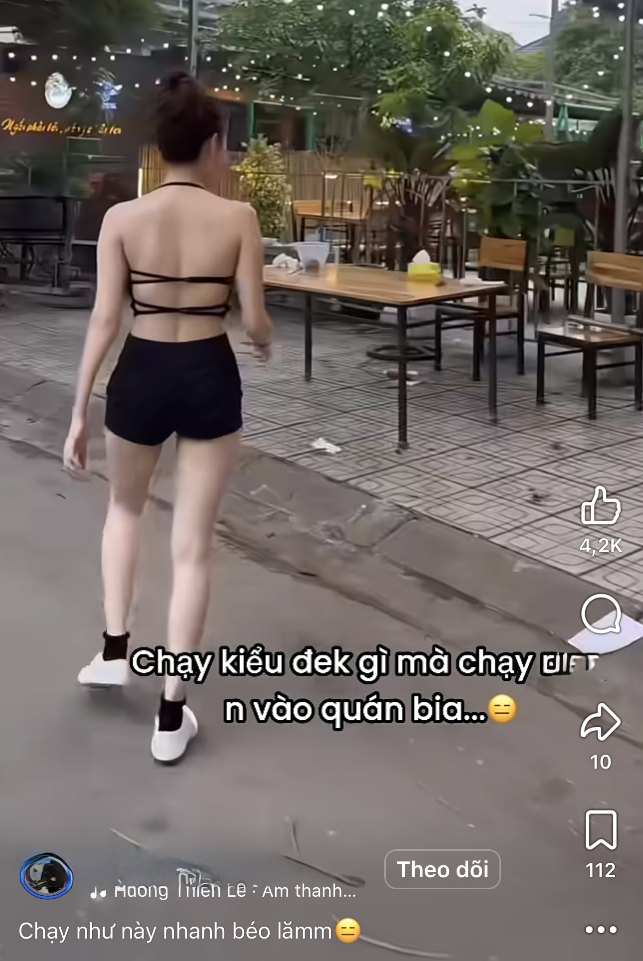 Bị chỉ trích vì thời trang chạy bộ hở bạo, cô gái trẻ không ngại 