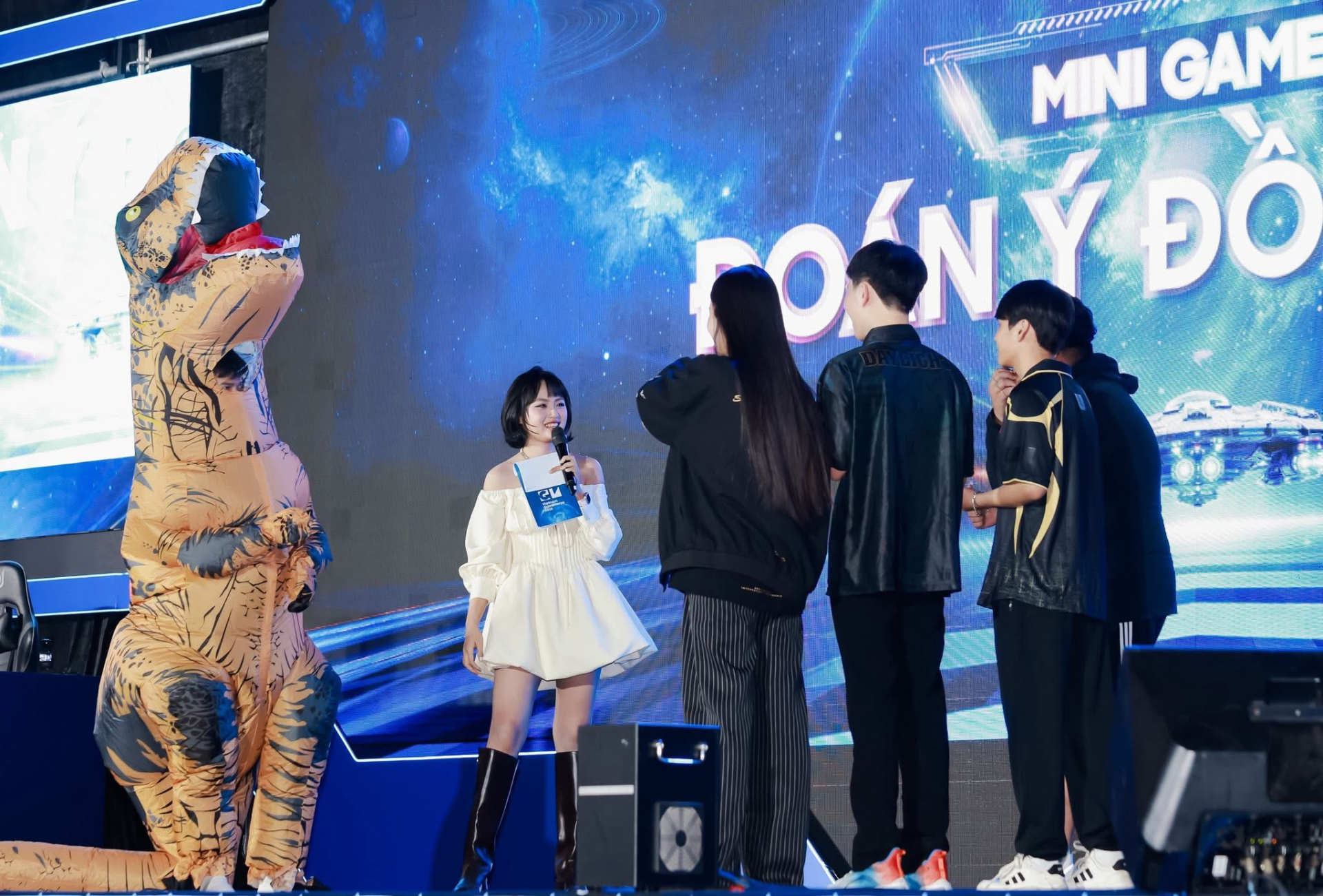 MC Minh Nghi