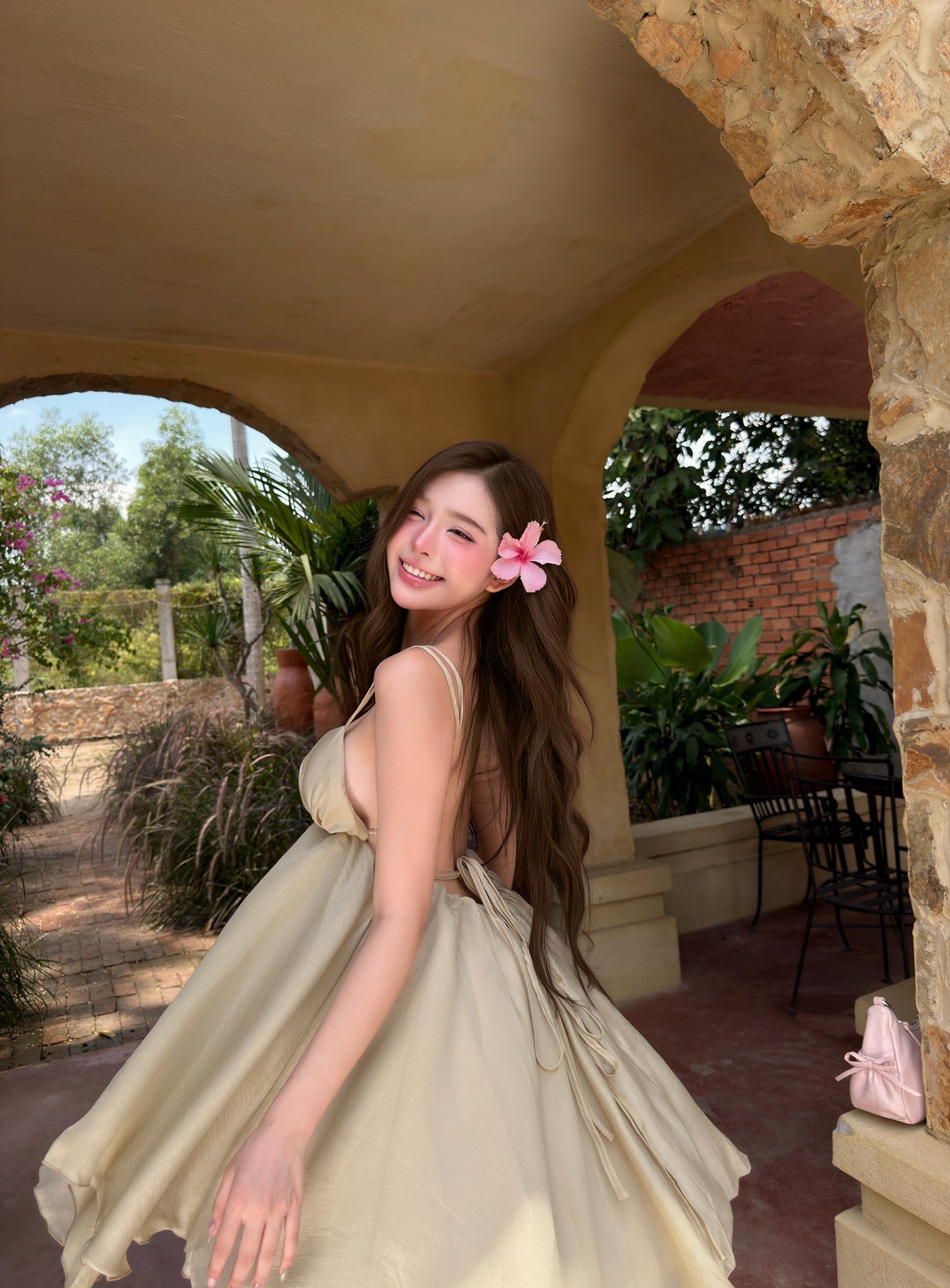 Xinh xuất sắc trong bộ váy babydoll, hóa ra đây là cách mà cô nàng model này thu hút triệu ánh nhìn