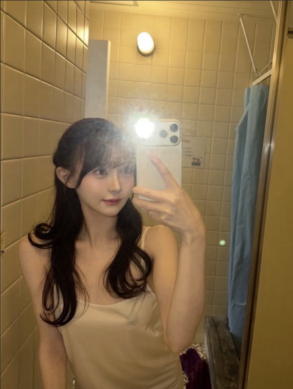 Lại xuất hiện thêm một hot girl tân binh gây bão cộng đồng mạng, nhan sắc như 