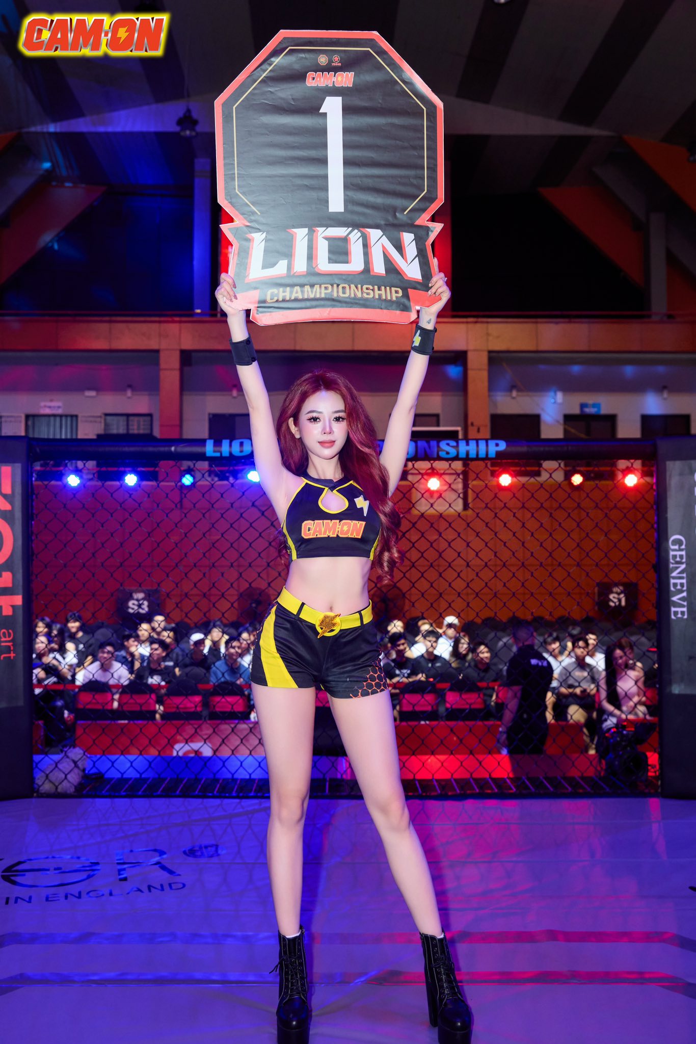 Hút trọn mọi ánh nhìn, đây là cách cô nàng Ring girl này làm chủ sân khấu