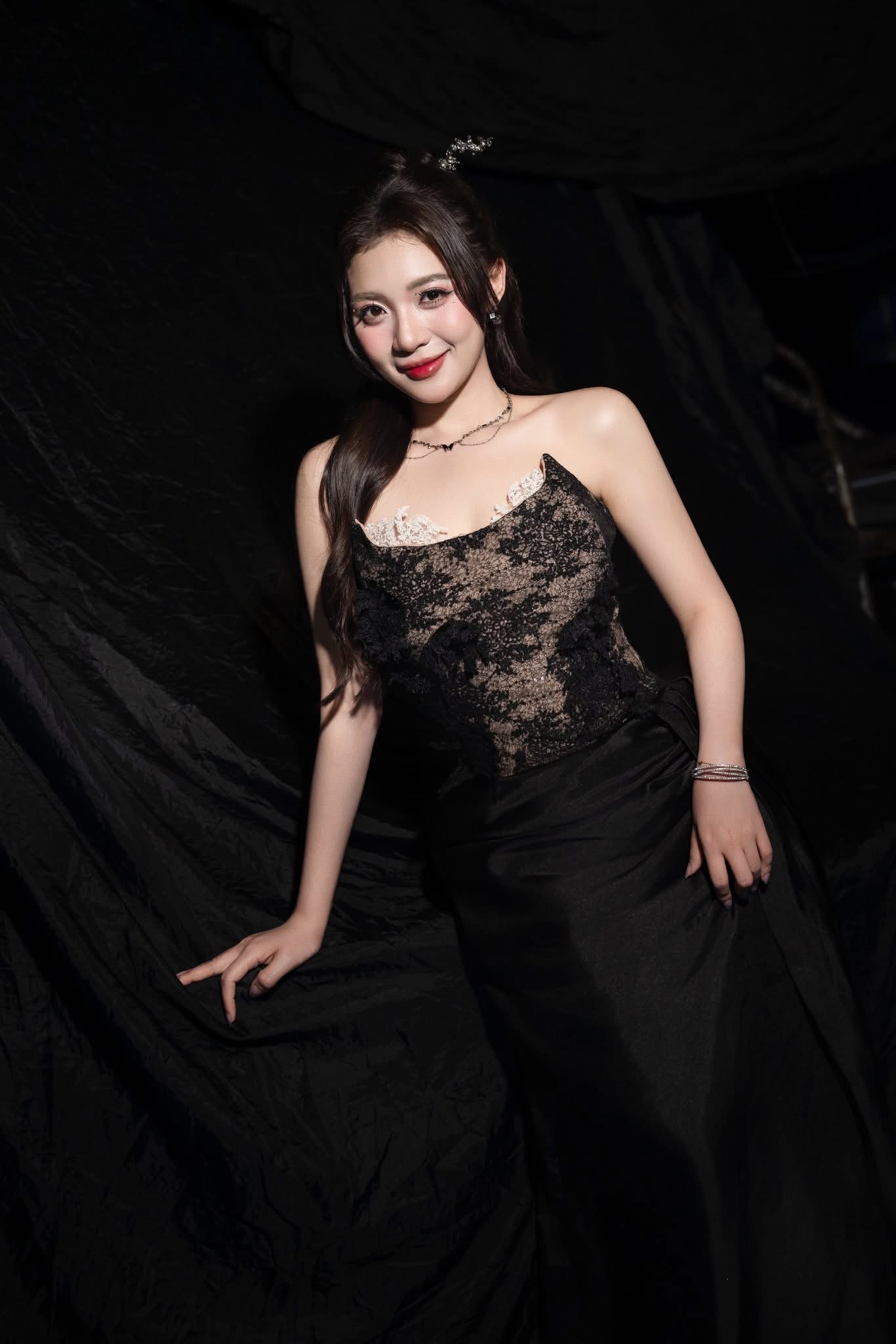 Nén cơn sốt 39 độ, MC Phương Thảo vẫn cực tươi tắn tại sân khấu kỷ lục Việt Nam