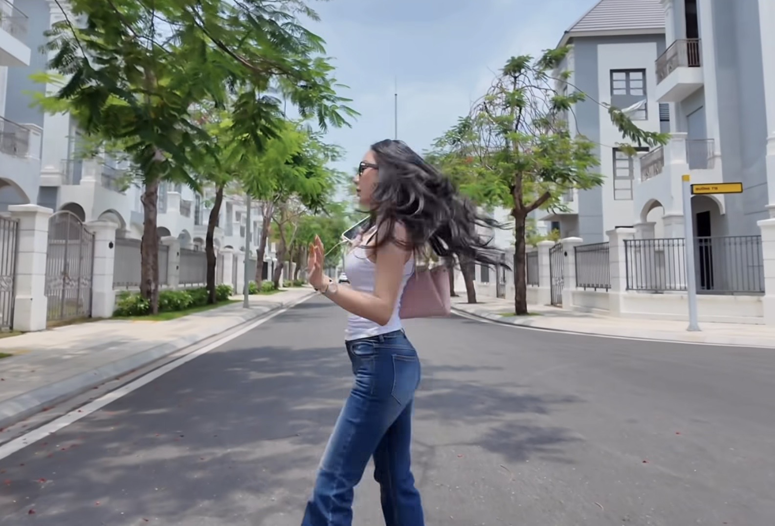 Visual phát ra âm thanh, ngắm hình ảnh hiện tại của Mina Young, fan tự nhiên thấy nhạc chạy trong đầu