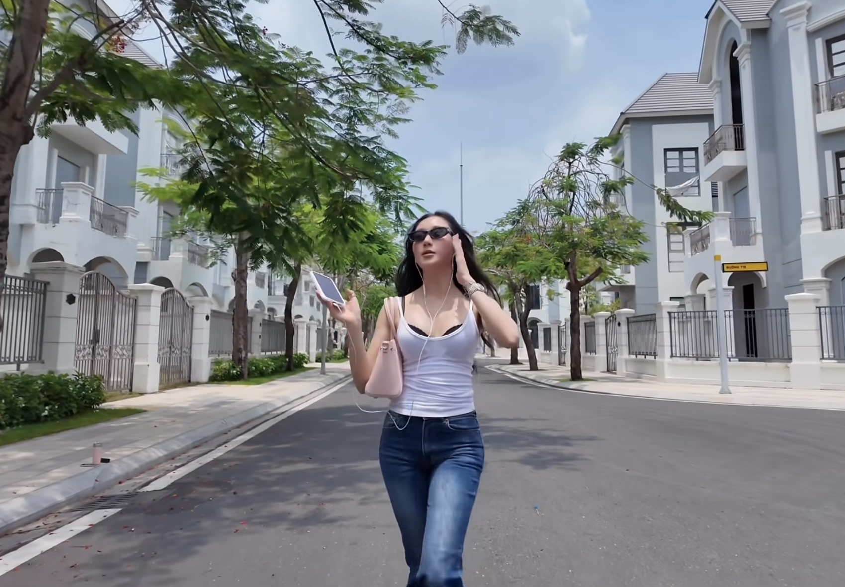 Visual phát ra âm thanh, ngắm hình ảnh hiện tại của Mina Young, fan tự nhiên thấy nhạc chạy trong đầu