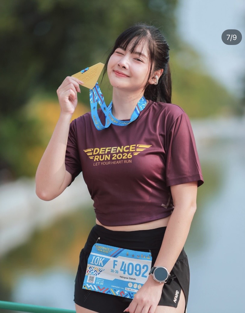 Tưởng chỉ là hot girl đường chạy, ai dè vào trang cá nhân mới ngỡ ngàng 