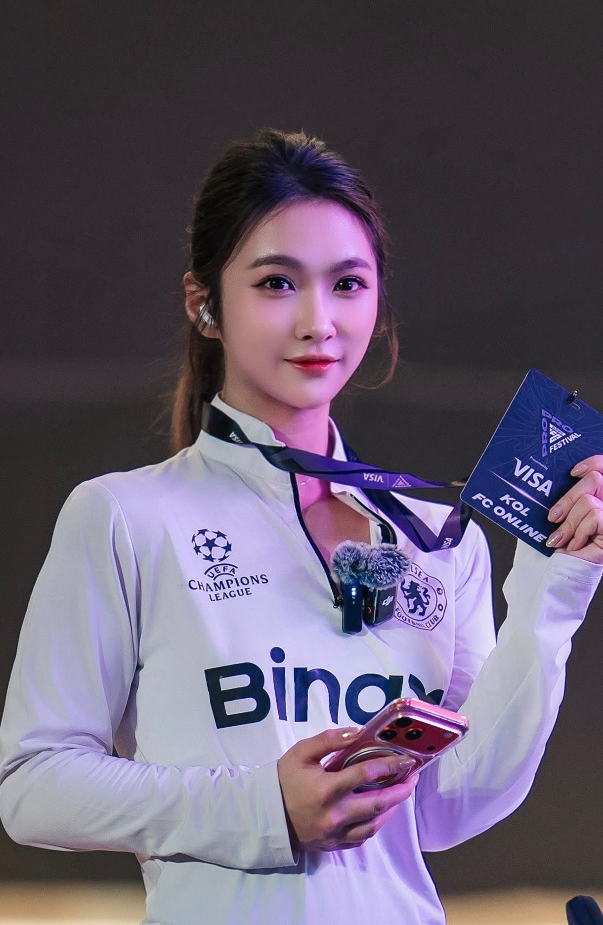 Hotgirl bóng đá vừa tung ảnh