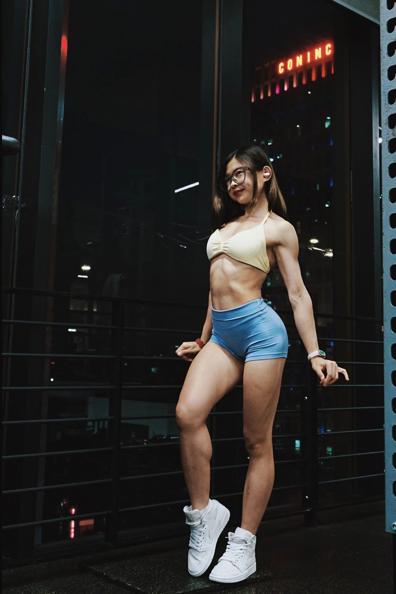 Mặc kệ lời khen chê, hot girl hệ cơ bắp vẫn tự tin khoe vóc dáng 