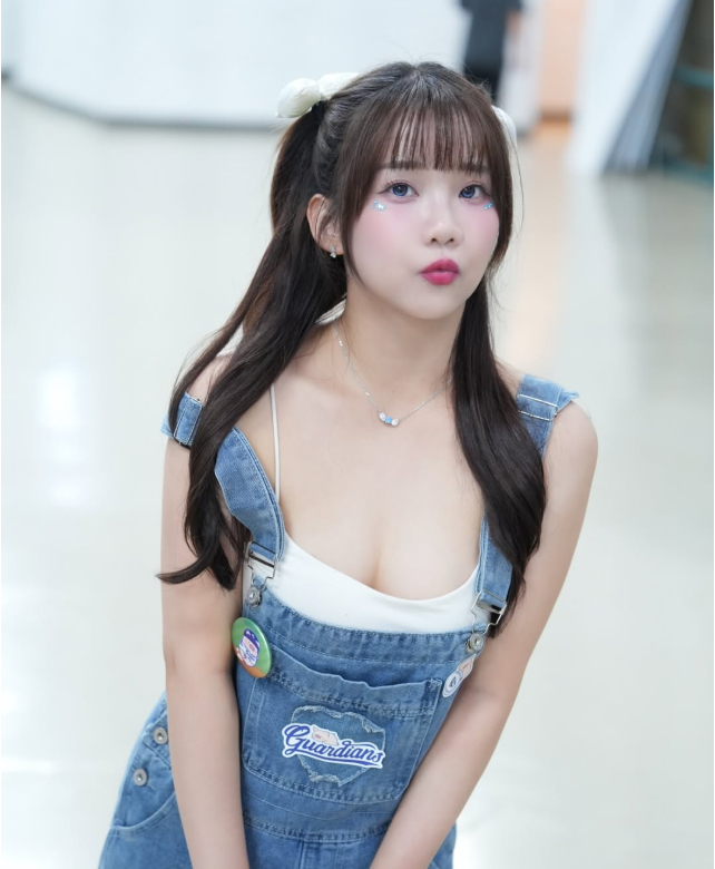 Bị đồn đoán có clip nhạy cảm, hot girl xinh đẹp bật khóc, cầu cứu CĐM giúp đỡ