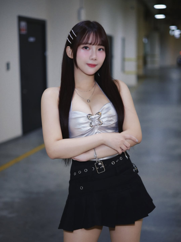 Bị đồn đoán có clip nhạy cảm, hot girl xinh đẹp bật khóc, cầu cứu CĐM giúp đỡ