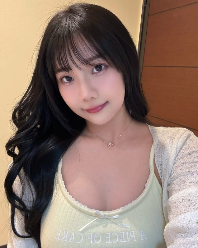 Bị đồn đoán có clip nhạy cảm, hot girl xinh đẹp bật khóc, cầu cứu CĐM giúp đỡ