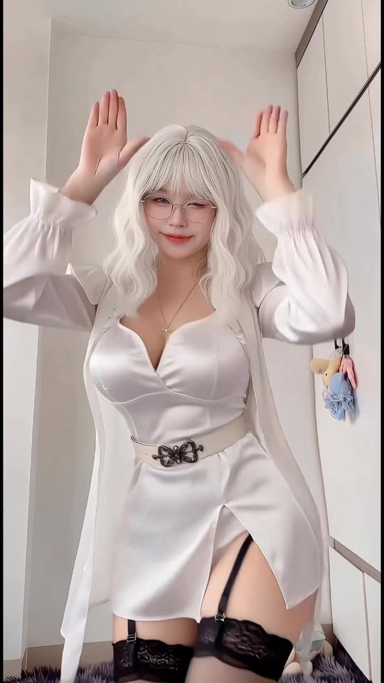 Hot girl AI viral khắp cõi mạng, cứ 