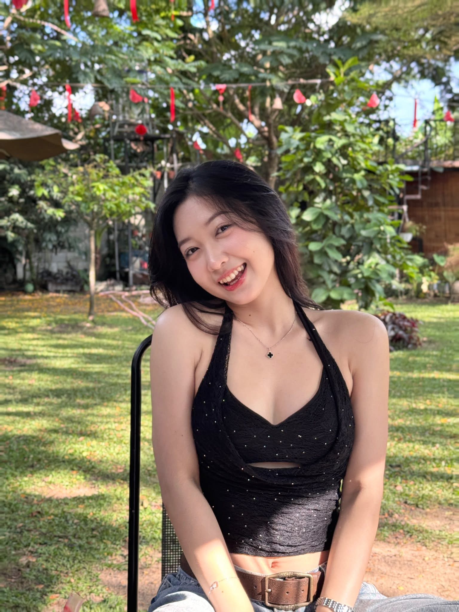 Hà Phi Yến chẳng cần bikini, một nụ cười đủ