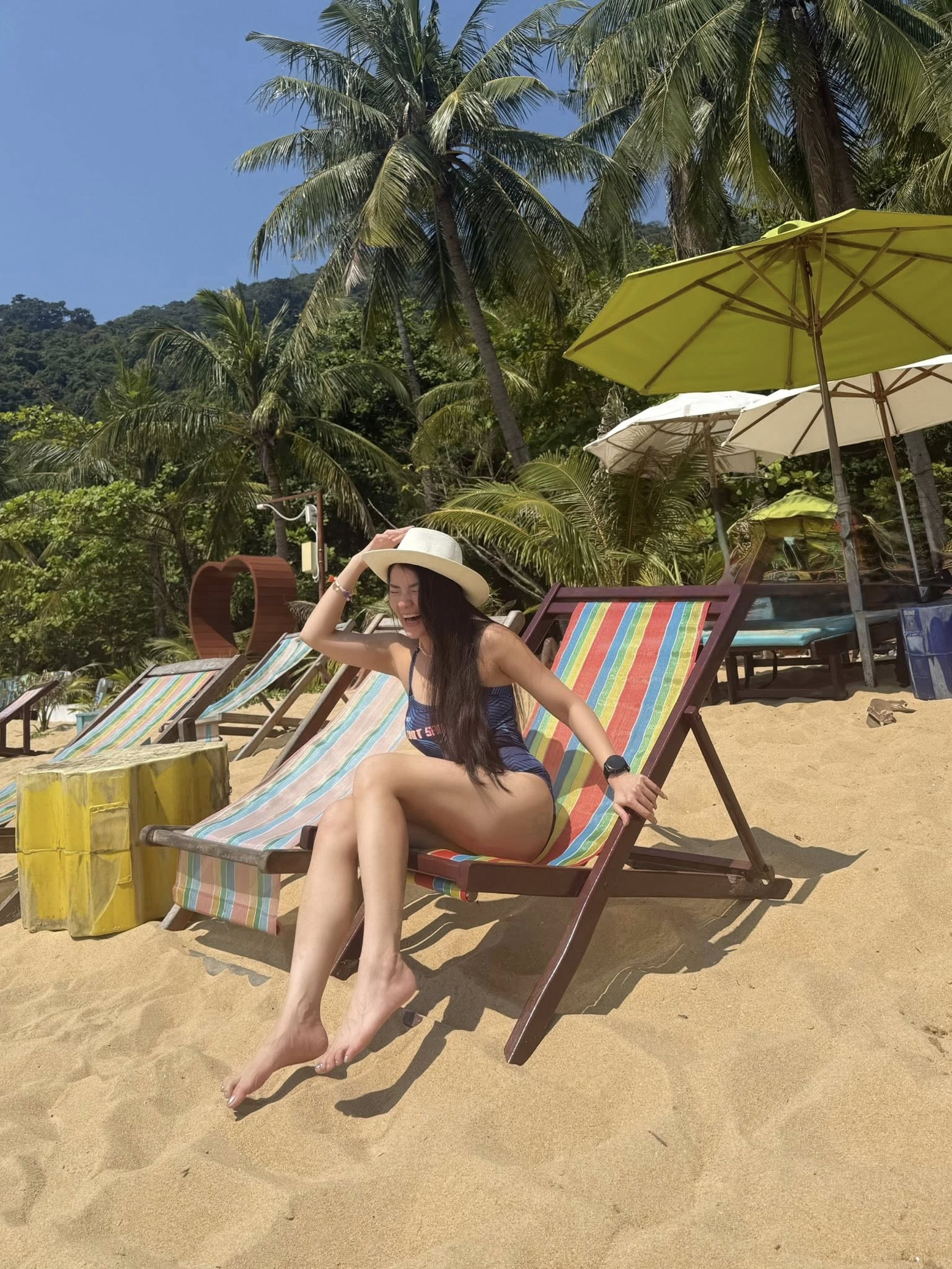 Đón sinh nhật, Thủy Top