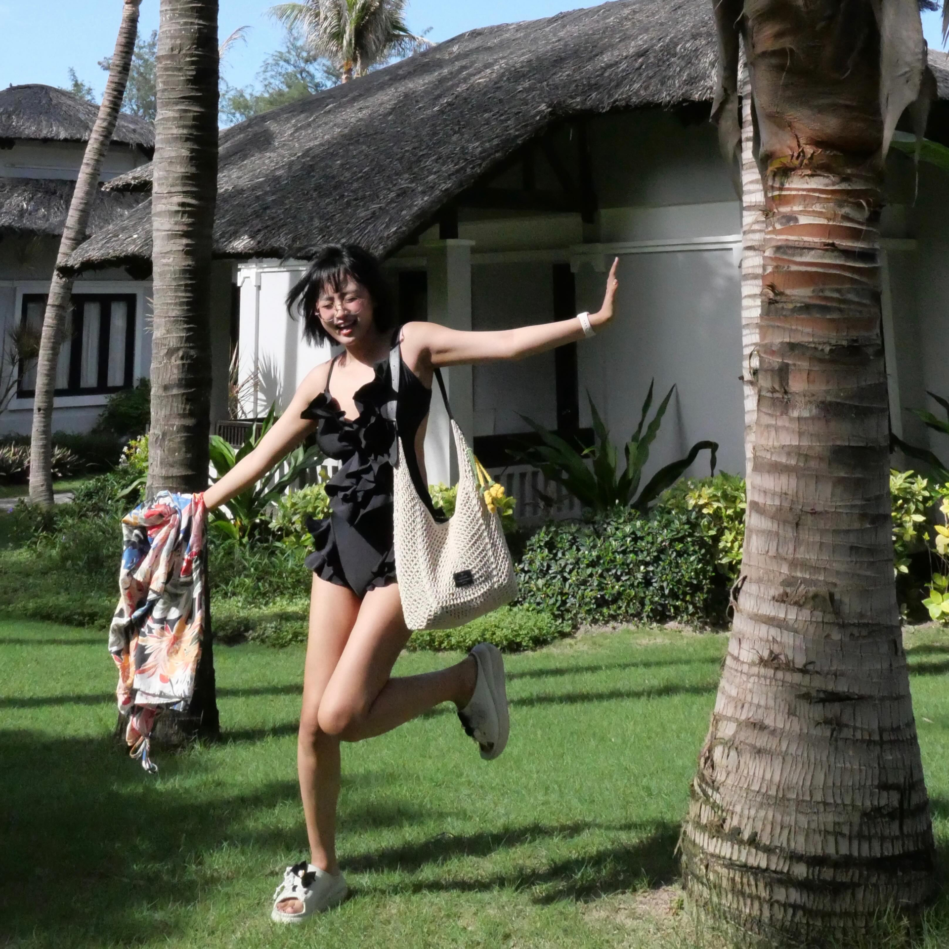 MC Minh Nghi gia nhập đường đua bikini ngày hè nhưng phải thốt lên câu