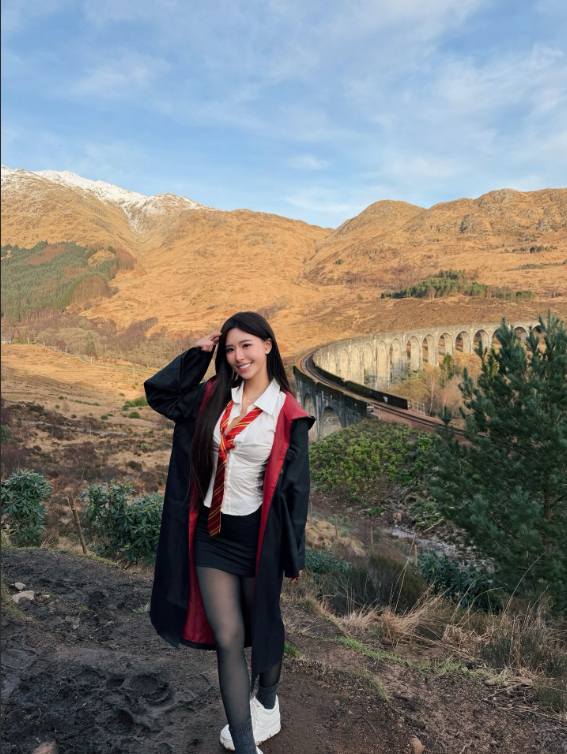 Cosplay Harry Potter, nàng hot girl nổi tiếng không ngờ, CĐM khẳng định 