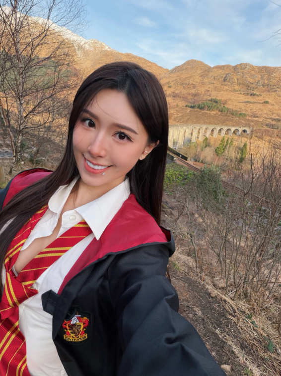 Cosplay Harry Potter, nàng hot girl nổi tiếng không ngờ, CĐM khẳng định 