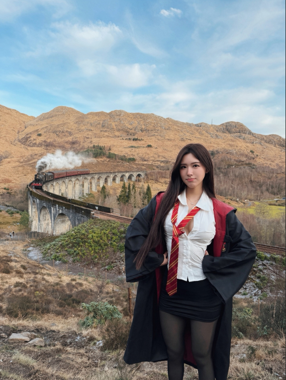 Cosplay Harry Potter, nàng hot girl nổi tiếng không ngờ, CĐM khẳng định 
