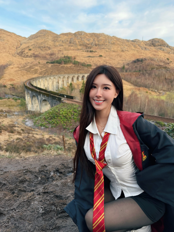 Cosplay Harry Potter, nàng hot girl nổi tiếng không ngờ, CĐM khẳng định 