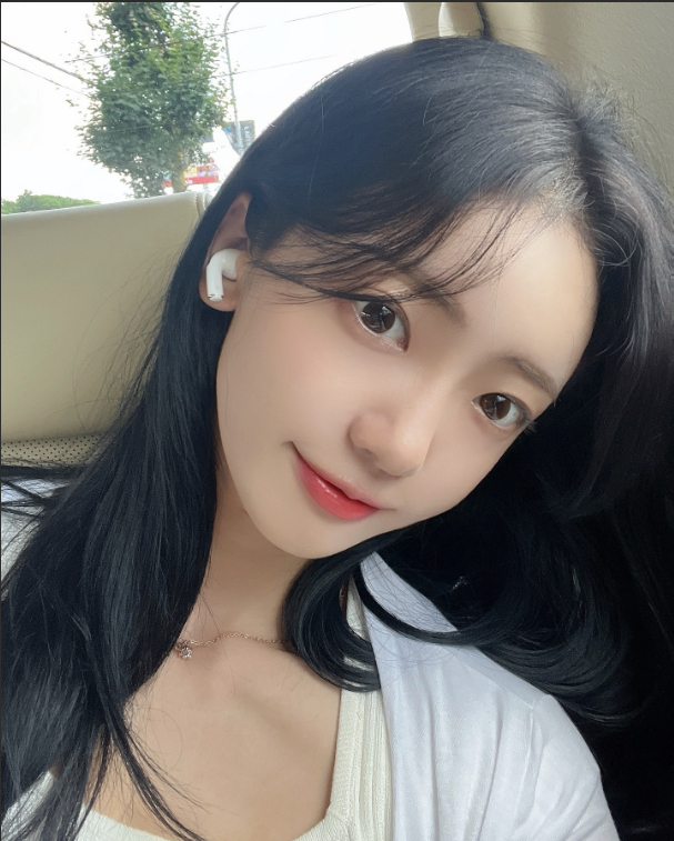 Chưa cần lộ mặt, hot girl cổ vũ bỗng nổi tiếng không ngờ, bị 