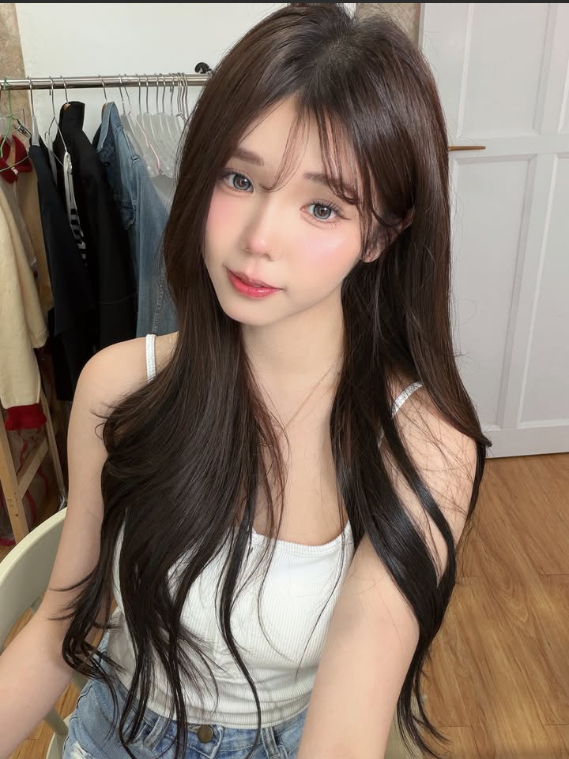 Vừa đăng ảnh đã bị xóa do quá gợi cảm, nữ streamer bức xúc, đáp trả cả anti-fan lẫn nền tảng