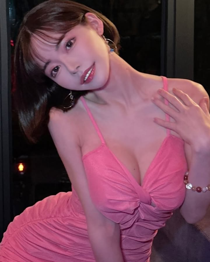 Eimi Fukada bất ngờ trổ tài cosplay, fan ngỡ ngàng tranh nhau