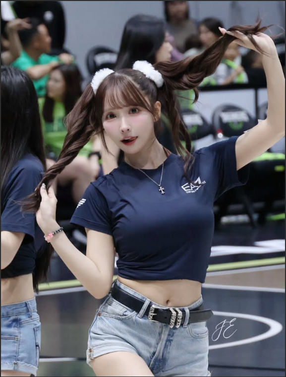 Yua Mikami trang điểm theo phong cách gây ngỡ ngàng, fan bàng hoàng không nhận ra 