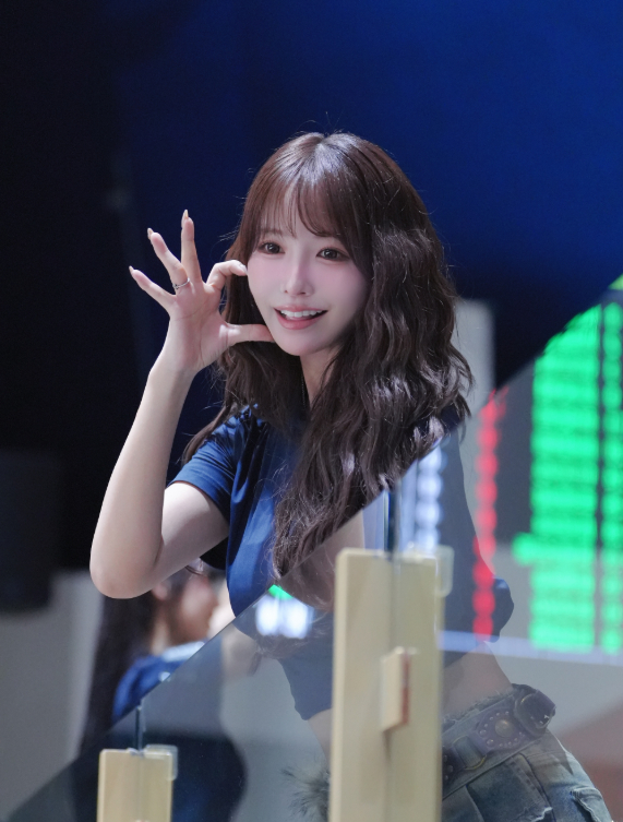 Yua Mikami trang điểm theo phong cách gây ngỡ ngàng, fan bàng hoàng không nhận ra 