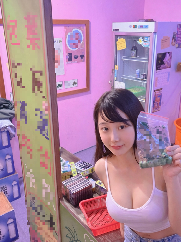 Hot girl bán trầu cau gây sốt mạng xã hội, nhan sắc ngọt ngào khiến dân mạng không thể rời mắt