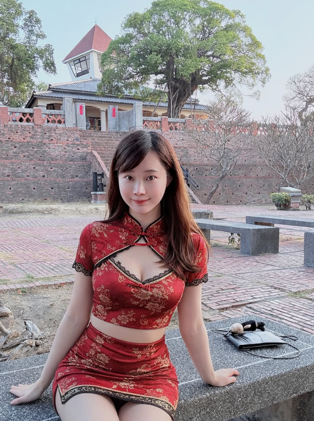 Hot girl bán trầu cau gây sốt mạng xã hội, nhan sắc ngọt ngào khiến dân mạng không thể rời mắt